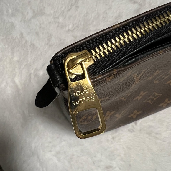 LOUIS VUITTON Monogram Pallas Beauty Case - Picture 4 of 16